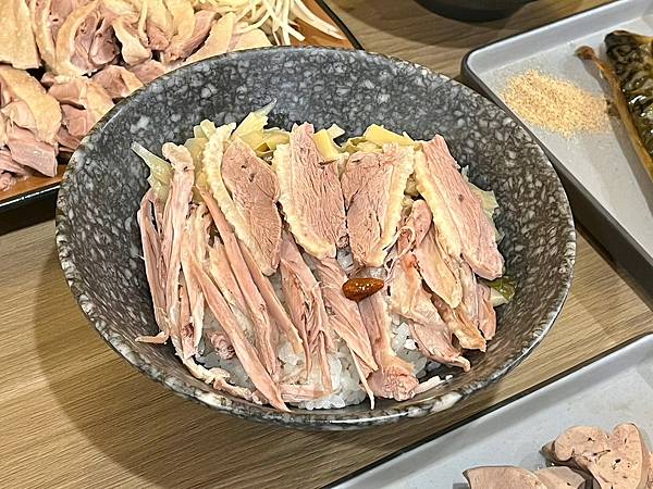 +(中山區美食)鵝娘去骨鵝肉~高CP值小吃!鵝油飯20元、下 +(中山區美食)鵝娘去骨鵝肉~高CP值小吃!鵝油飯20元、下