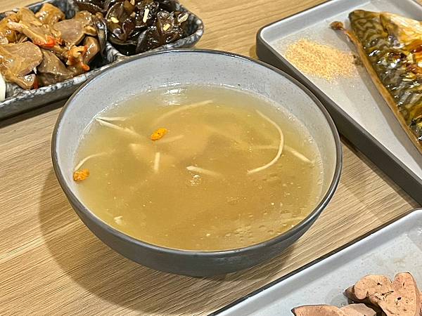 +(中山區美食)鵝娘去骨鵝肉~高CP值小吃!鵝油飯20元、下 +(中山區美食)鵝娘去骨鵝肉~高CP值小吃!鵝油飯20元、下