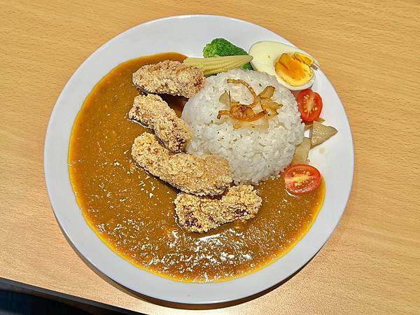 (信義咖哩)老莫派咖哩2023新開幕松菸咖哩專賣店!炸蝦、