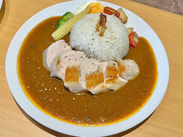 (信義咖哩)老莫派咖哩2023新開幕松菸咖哩專賣店!炸蝦、