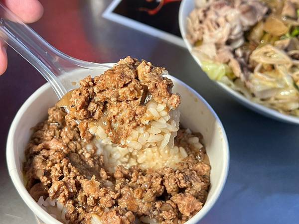 ＋（三重麻辣燙）享樂麻辣燙三重店～麻辣鴨血臭豆腐、各式蔬菜配