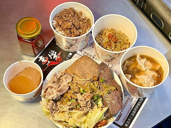 ＋（三重麻辣燙）享樂麻辣燙三重店～麻辣鴨血臭豆腐、各式蔬菜配