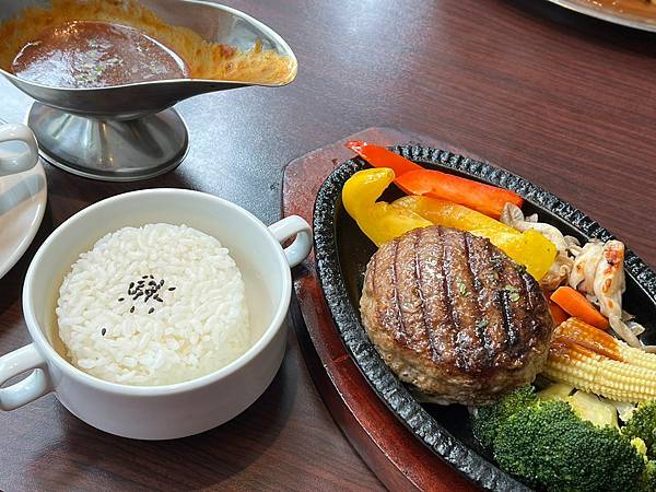 (士林美食)日向洋食拿坡里義大利麵、超濃咖哩豬排飯、手工限