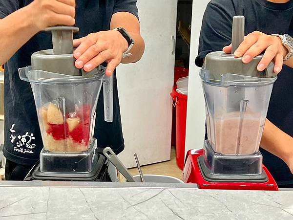 *（士林果汁）灰小丸果汁店～新鮮現打果汁、獨特西瓜水梨汁、超