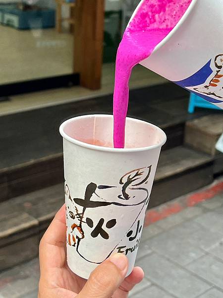 *（士林果汁）灰小丸果汁店～新鮮現打果汁、獨特西瓜水梨汁、超