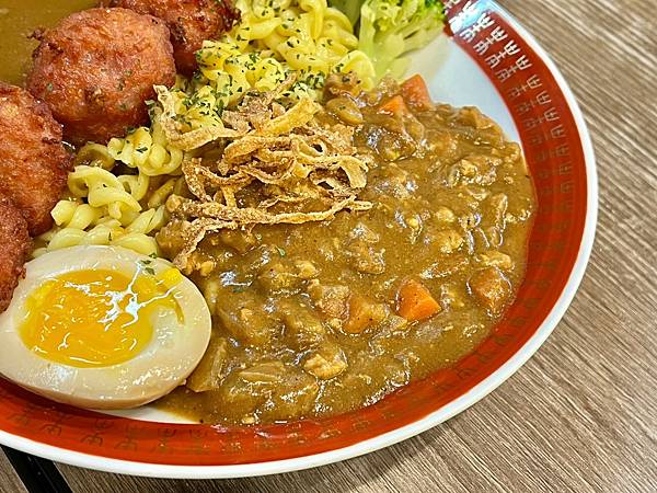 ＋（板橋咖哩）小吉咖哩文化店～超濃咖哩飯專賣店！土魠魚、獅子