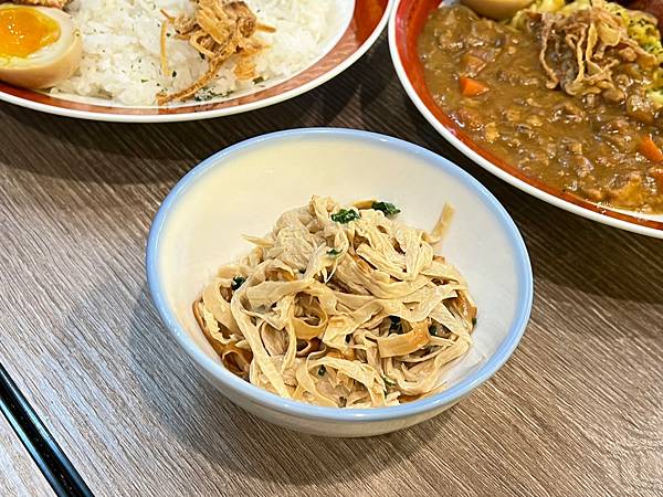 ＋（板橋咖哩）小吉咖哩文化店～超濃咖哩飯專賣店！土魠魚、獅子