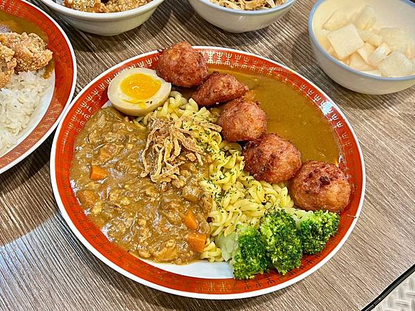 ＋（板橋咖哩）小吉咖哩文化店～超濃咖哩飯專賣店！土魠魚、獅子