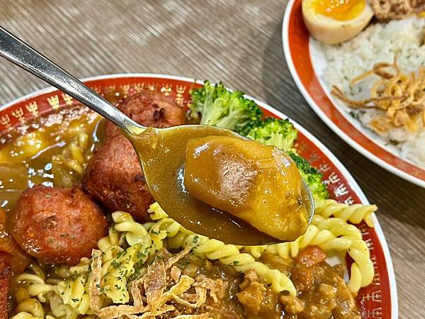 ＋（板橋咖哩）小吉咖哩文化店～超濃咖哩飯專賣店！土魠魚、獅子