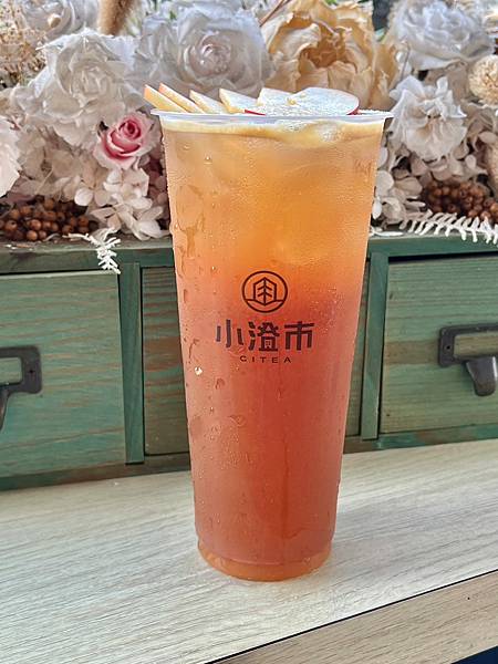＋（台中飲料）小澄市台中精誠旗艦店～鮮榨蘋果紅玉、塩雪四季春