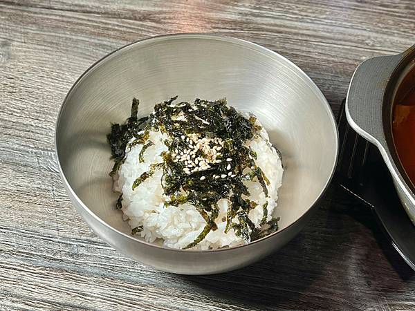 ＋（台中韓式料理）摸摸韓食堂台中一中店～料多泡菜豆腐鍋、必點