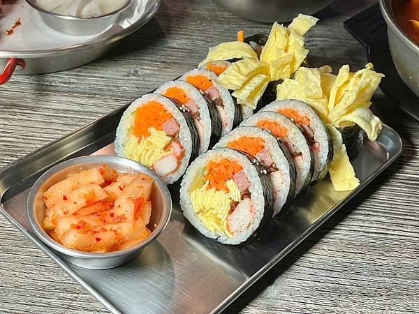 ＋（台中韓式料理）摸摸韓食堂台中一中店～料多泡菜豆腐鍋、必點