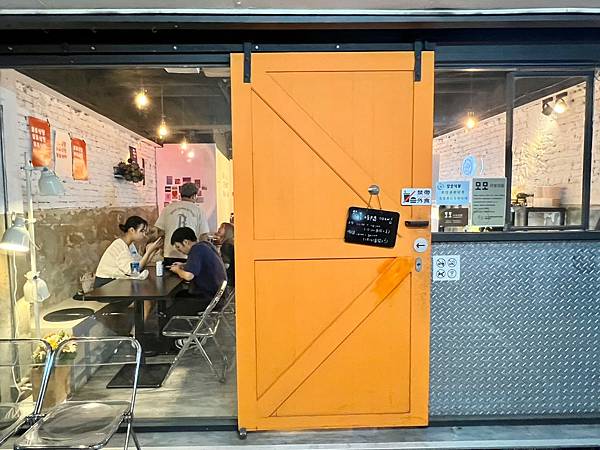 ＋（台中韓式料理）摸摸韓食堂台中一中店～料多泡菜豆腐鍋、必點