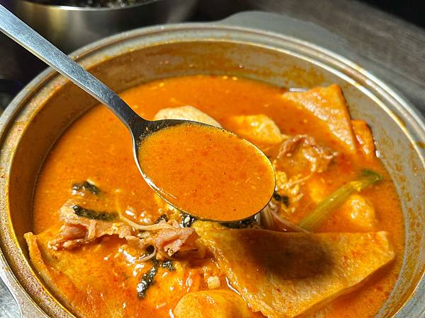 ＋（台中韓式料理）摸摸韓食堂台中一中店～料多泡菜豆腐鍋、必點