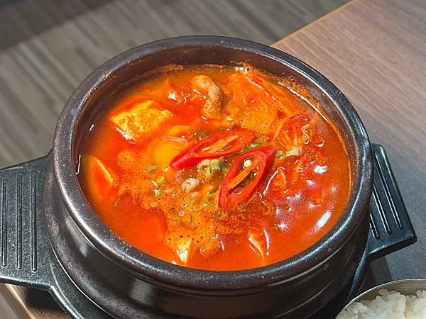 （安平美食）庫霸豬肉湯飯～台南最好吃韓國料理推薦！鮮甜道地豬