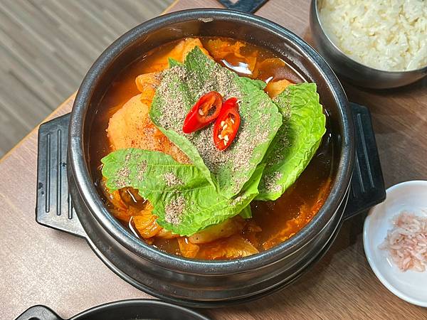 （安平美食）庫霸豬肉湯飯～台南最好吃韓國料理推薦！鮮甜道地豬
