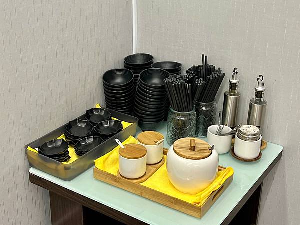 ＋（左營美食）芳雲齊魯家牛肉麵～吮指回味眷村美味！ 精燉牛三