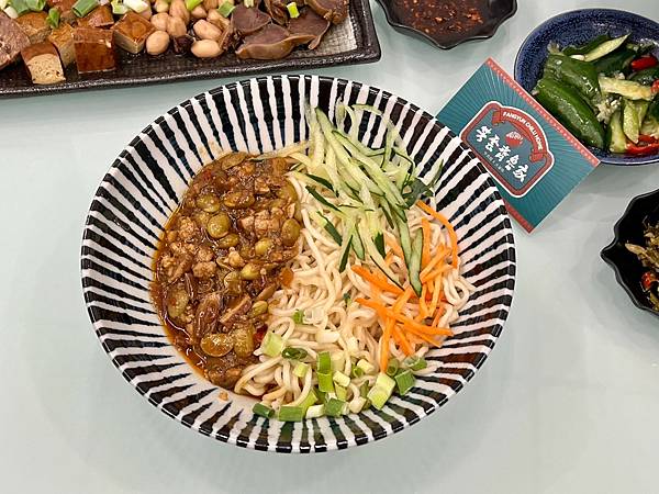 ＋（左營美食）芳雲齊魯家牛肉麵～吮指回味眷村美味！ 精燉牛三