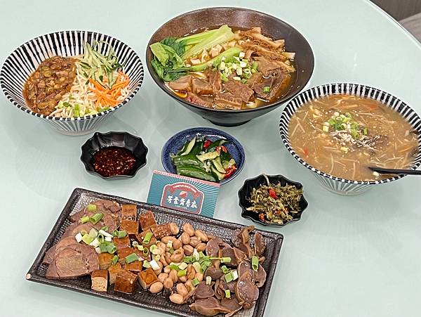 ＋（左營美食）芳雲齊魯家牛肉麵～吮指回味眷村美味！ 精燉牛三