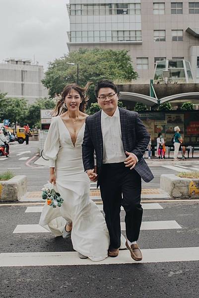 （結婚登記懶人包）紅氣球自助婚紗～專業妝髮、絕美婚紗、獨家西