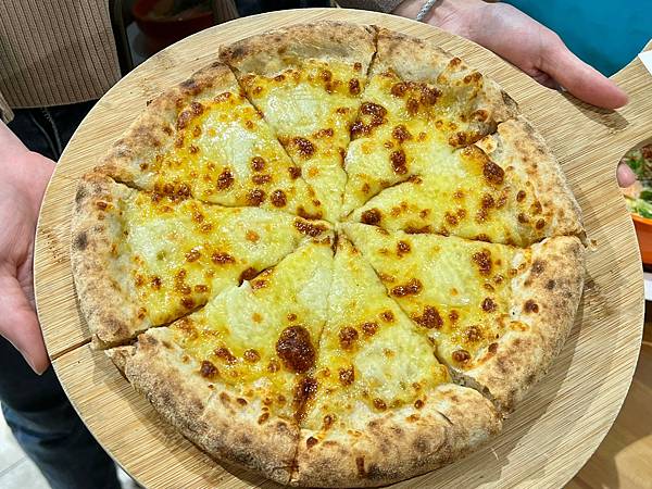 (蘆洲PIZZA)拍拍手披薩咖啡~破千則好評巷弄美食~爐烤披 (蘆洲PIZZA)拍拍手披薩咖啡~破千則好評巷弄美食~爐烤披