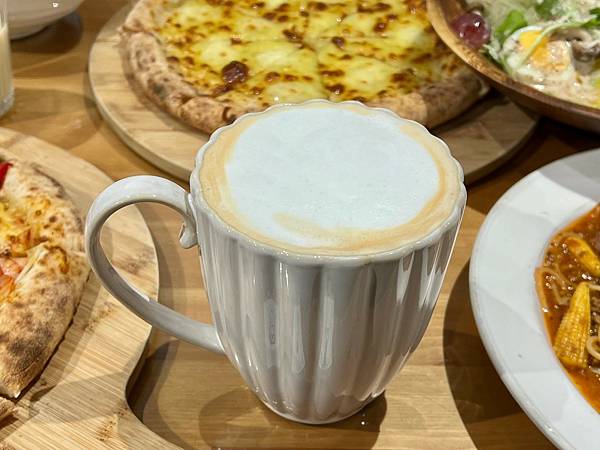 (蘆洲PIZZA)拍拍手披薩咖啡~破千則好評巷弄美食~爐烤披 (蘆洲PIZZA)拍拍手披薩咖啡~破千則好評巷弄美食~爐烤披