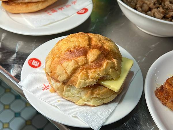 （內壢美食）永芯茶檔茶餐廳～桃園高人氣港式專賣店！豬扒肉公仔