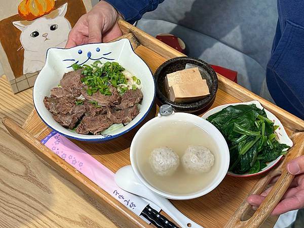 ＊（西屯美食）瘋拌麵～五大堅持麵食好吃又安心！椒麻牛肉麵超好