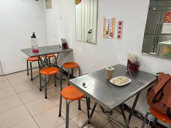 （板橋小籠包）尤手工小籠包～手工製作厚皮小籠包！搭配無糖豆紅