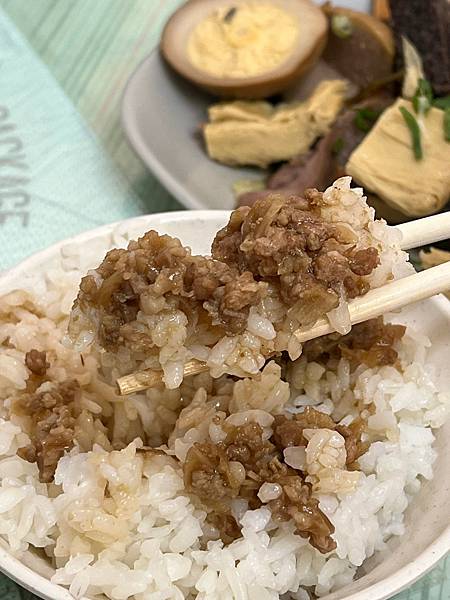 （安平美食）劉家意麵～滷味一大盤一百元！超好吃乾意麵彈牙濕潤