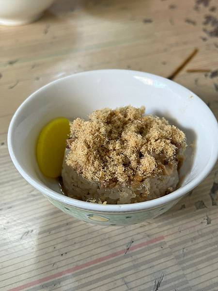 （台南小吃）精忠三村米糕～眷村古早味米糕、四神湯只要25元！