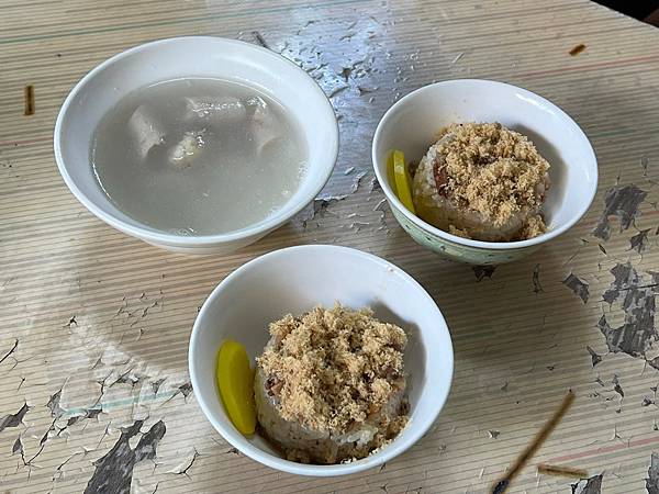 （台南小吃）精忠三村米糕～眷村古早味米糕、四神湯只要25元！