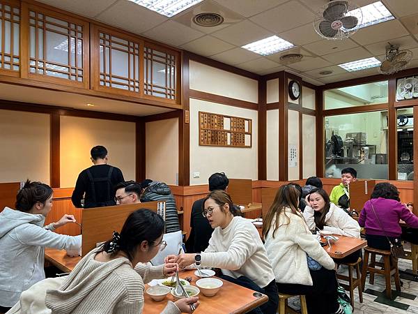 （台北滷肉飯）黃記滷肉飯～超人氣大排長龍滷肉飯！日本觀光客必