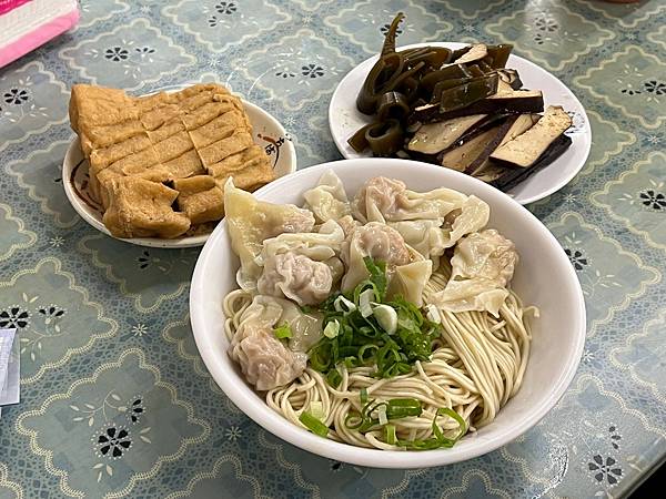 （小南門美食）中原福州乾麵～入味滷菜、飽滿餛飩！乾麵＋４寶只