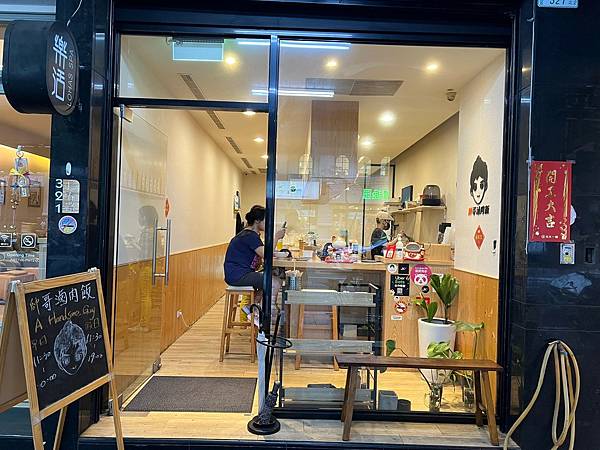 +（南京復興美食）帥哥滷肉飯～超入味滷肉飯便當！古早味白菜、