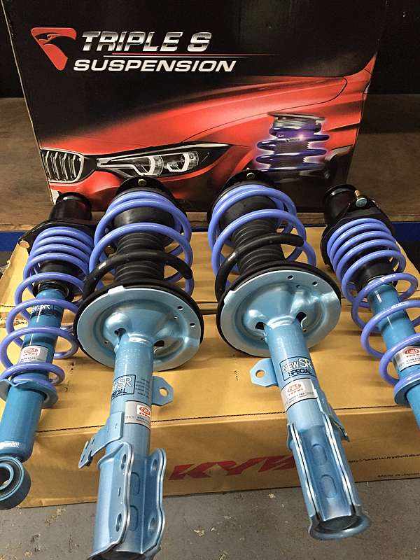 Toyota Altis 車款強力建議更換避震器最好新車就可以考慮kyb New Sr 藍桶身阻尼器 新竹進發輪胎車業 痞客邦