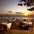 beach dinner-2.jpg