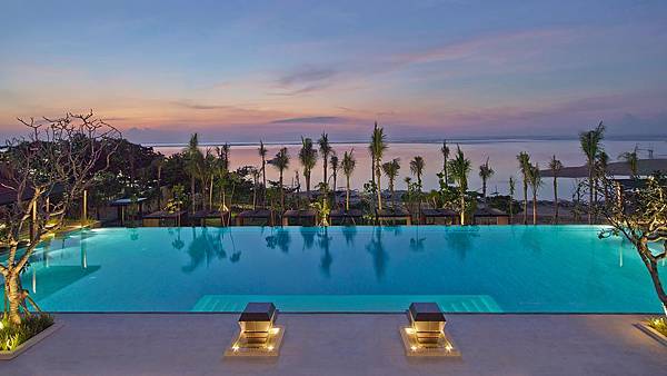 010356-01-Regent Bali_Infinity Pool_1.jpg