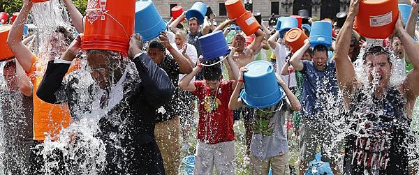 140811-boston-ice-bucket-challenge-1350_26906d39ac7ead702b45e5b7707b8dc6.nbcnews-fp-1440-600.jpg