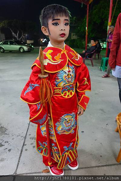 學甲集和宮蜈蚣陣，神童梳化妝