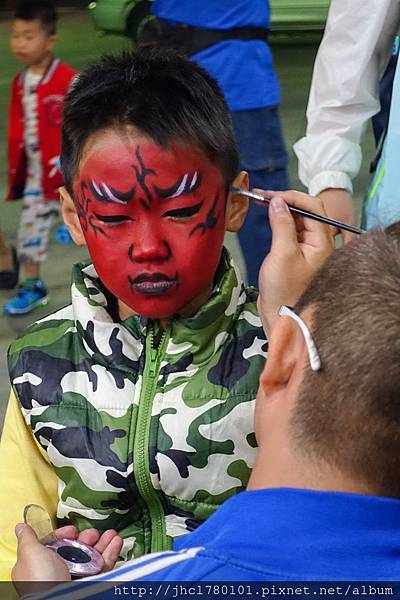 學甲集和宮蜈蚣陣，神童梳化妝