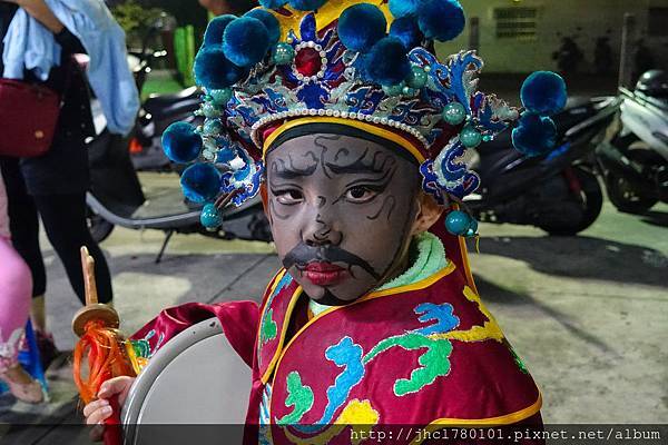 學甲集和宮蜈蚣陣，神童梳化妝