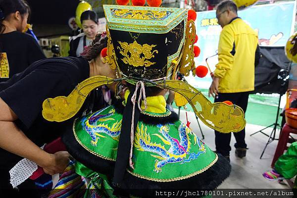 學甲集和宮蜈蚣陣，神童梳化妝