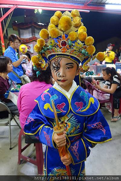 學甲集和宮蜈蚣陣，神童梳化妝