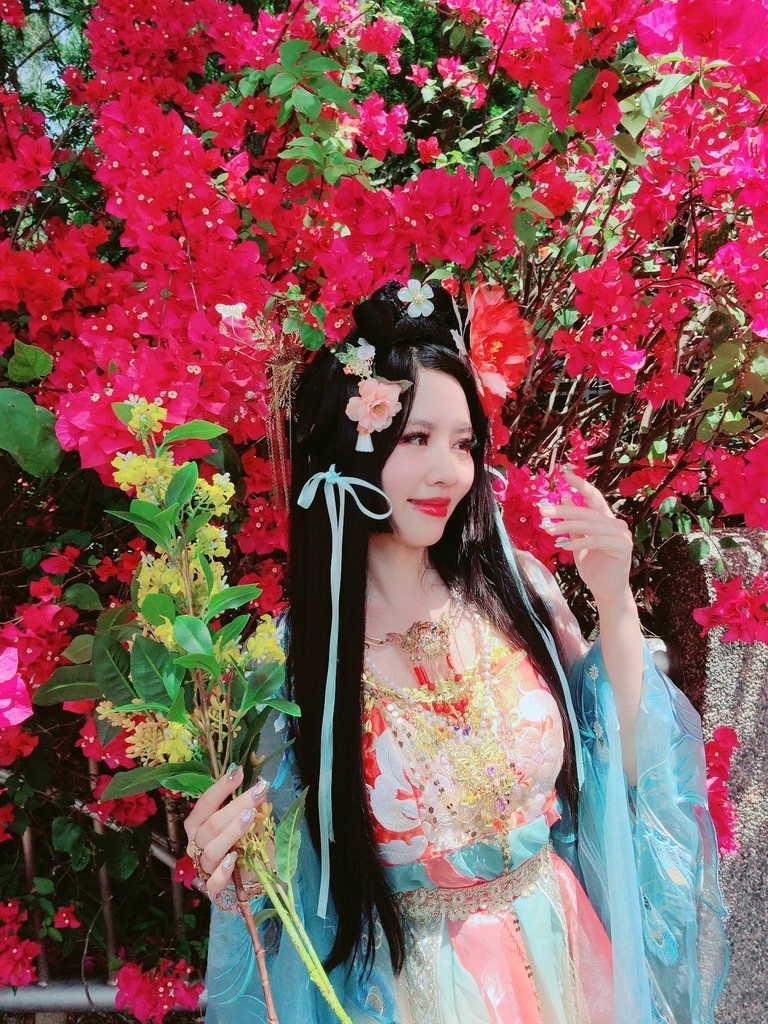 小鹦鹉护理师履历介绍❤️千万人气最美护理师❤️华丽就是小鹦鹉
