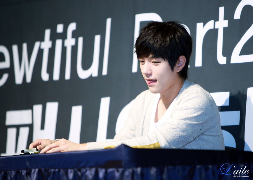 131027LBV2fansigning-16(Laile).jpg