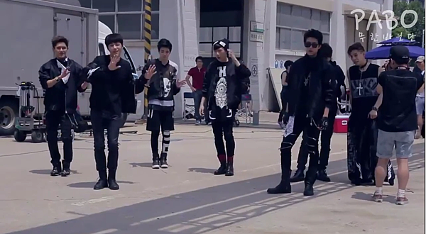 INFINITE-Back-Melon-MV Making-02.PNG