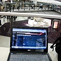 1香港機場用電腦.jpg