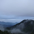 祝山  海拔兩千五百公尺  要大口吸氣