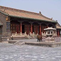 Mukden_palace_Chongzheng_Hall_04.jpg